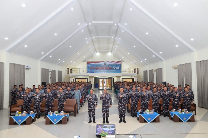 Dari Manado, Pangkoarmada RI Teguhkan Karakter dan Ketahanan Prajurit Kodaeral VIII