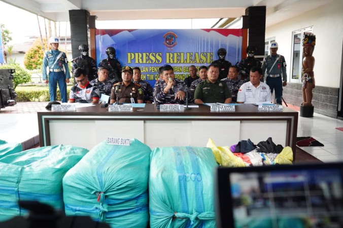 Kodaeral XIII Gelar Siaran Pers Penyelundupan 24 Ballpres Ilegal 