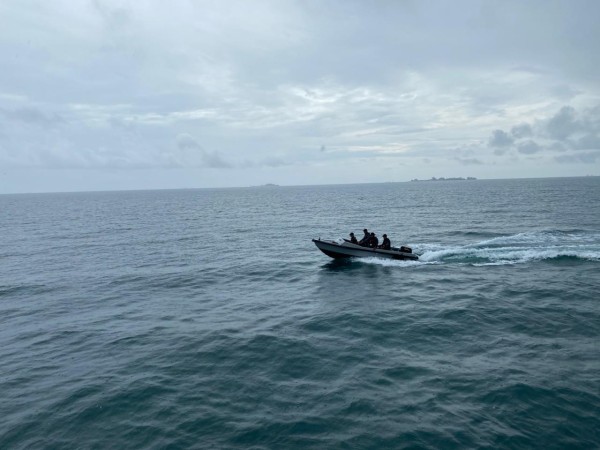 TNI AL Kodaeral VI Gerak Cepat, Unsur Laut Siaga dan Pantau Ketat Insiden Kapal Terbalik di Perairan Pangkep-Sulsel