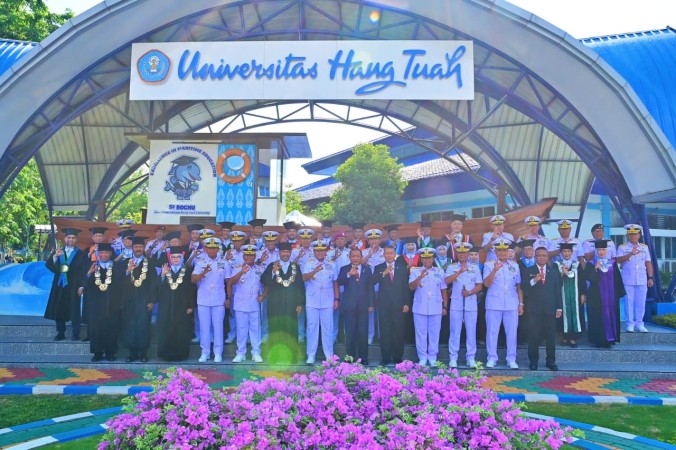 Pangkoarmada RI Hadiri Wisuda Universitas Hang Tuah, Pentingnya SDM Maritim Unggul