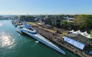 Tampil Sangar, Kapal Perang Siluman KRI Golok-688 Milik TNI AL Bikin Warga Makassar Histeris Sampai Diserbu Ribuan Orang di NBOD HUT Kodaeral Tahun 2026